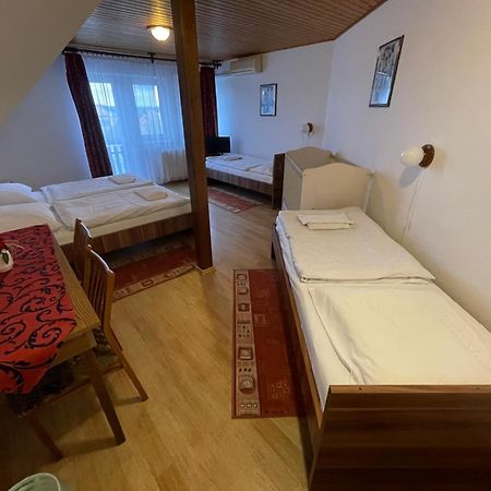 Koller Panzio Hotel Bonyhád Buitenkant foto