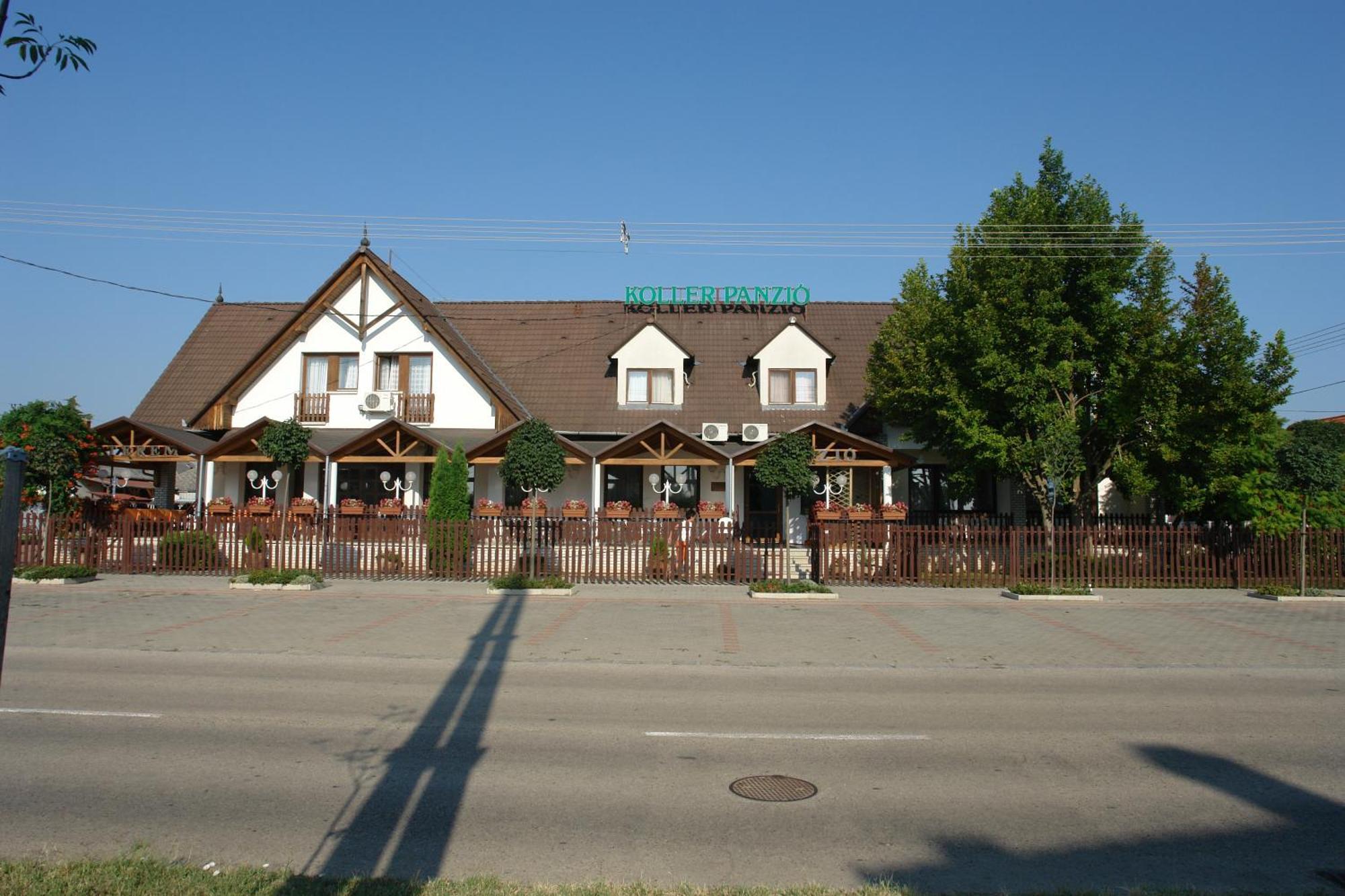 Koller Panzio Hotel Bonyhád Buitenkant foto