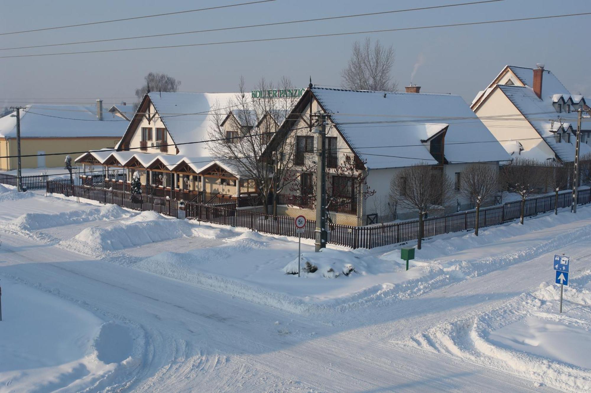 Koller Panzio Hotel Bonyhád Buitenkant foto