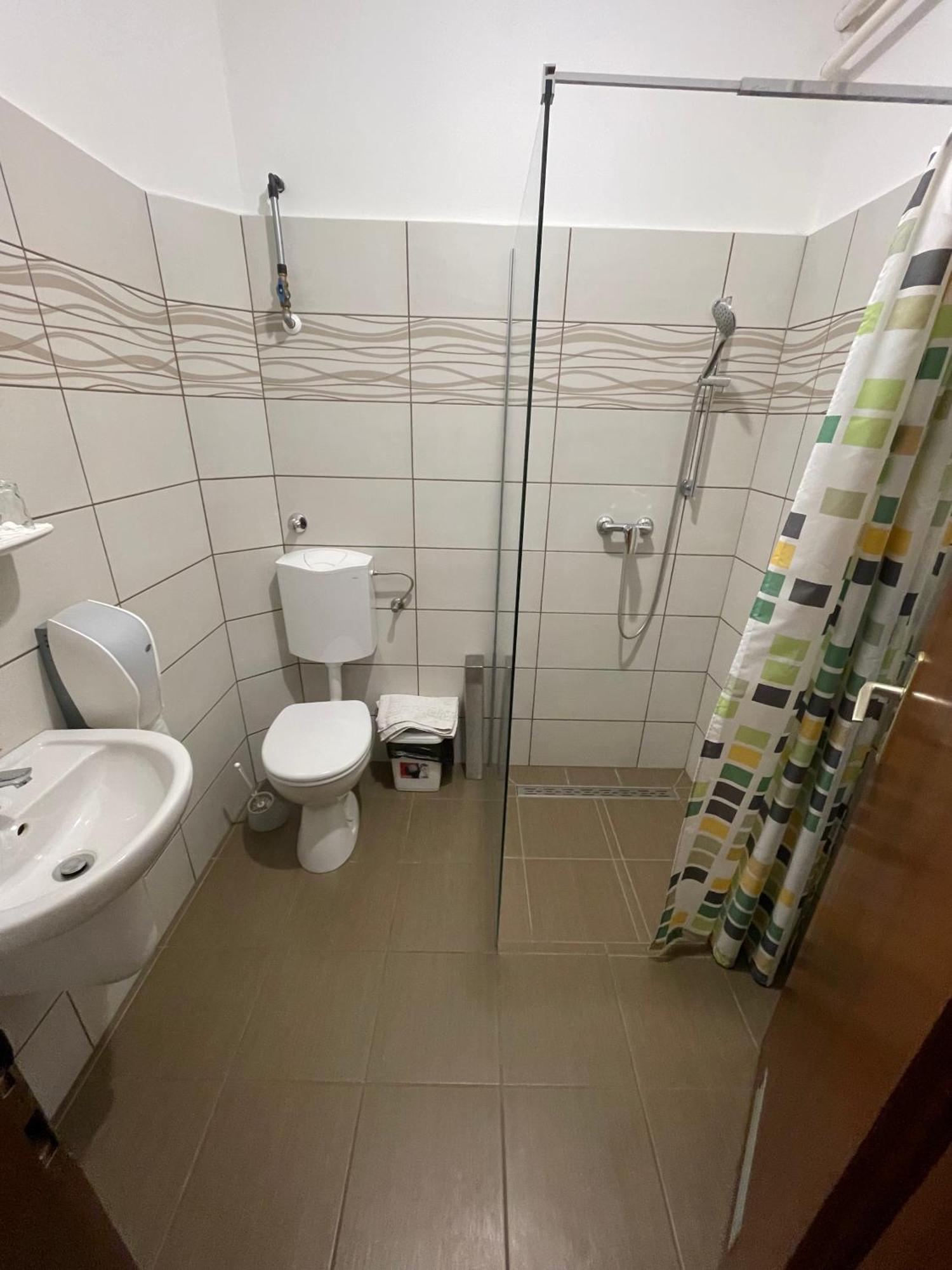 Koller Panzio Hotel Bonyhád Buitenkant foto