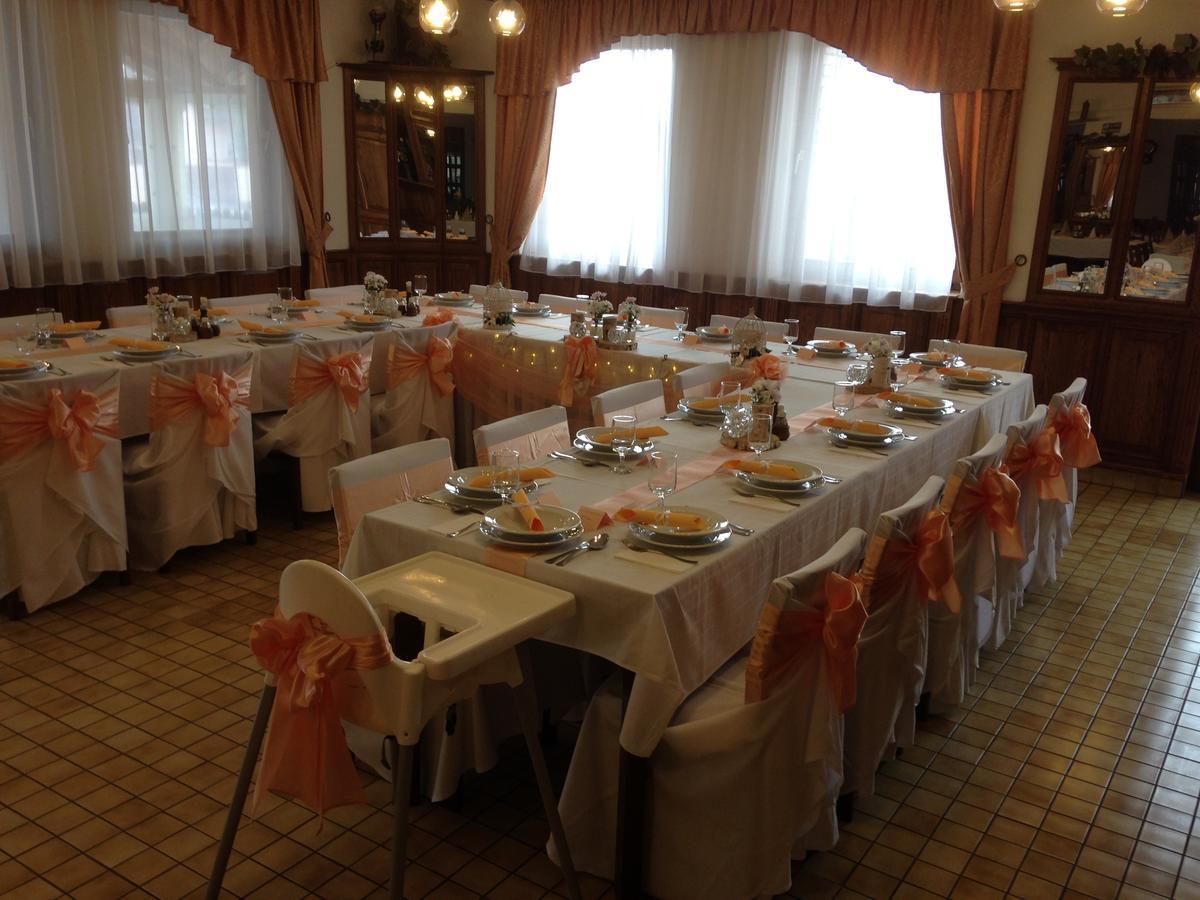 Koller Panzio Hotel Bonyhád Buitenkant foto